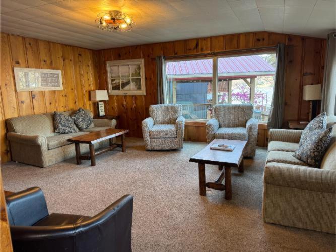 Three-Bedroom Lodge at Point View Resort
