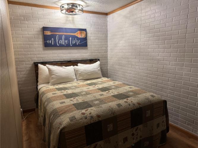 Three-Bedroom Cabin at Point View Resort