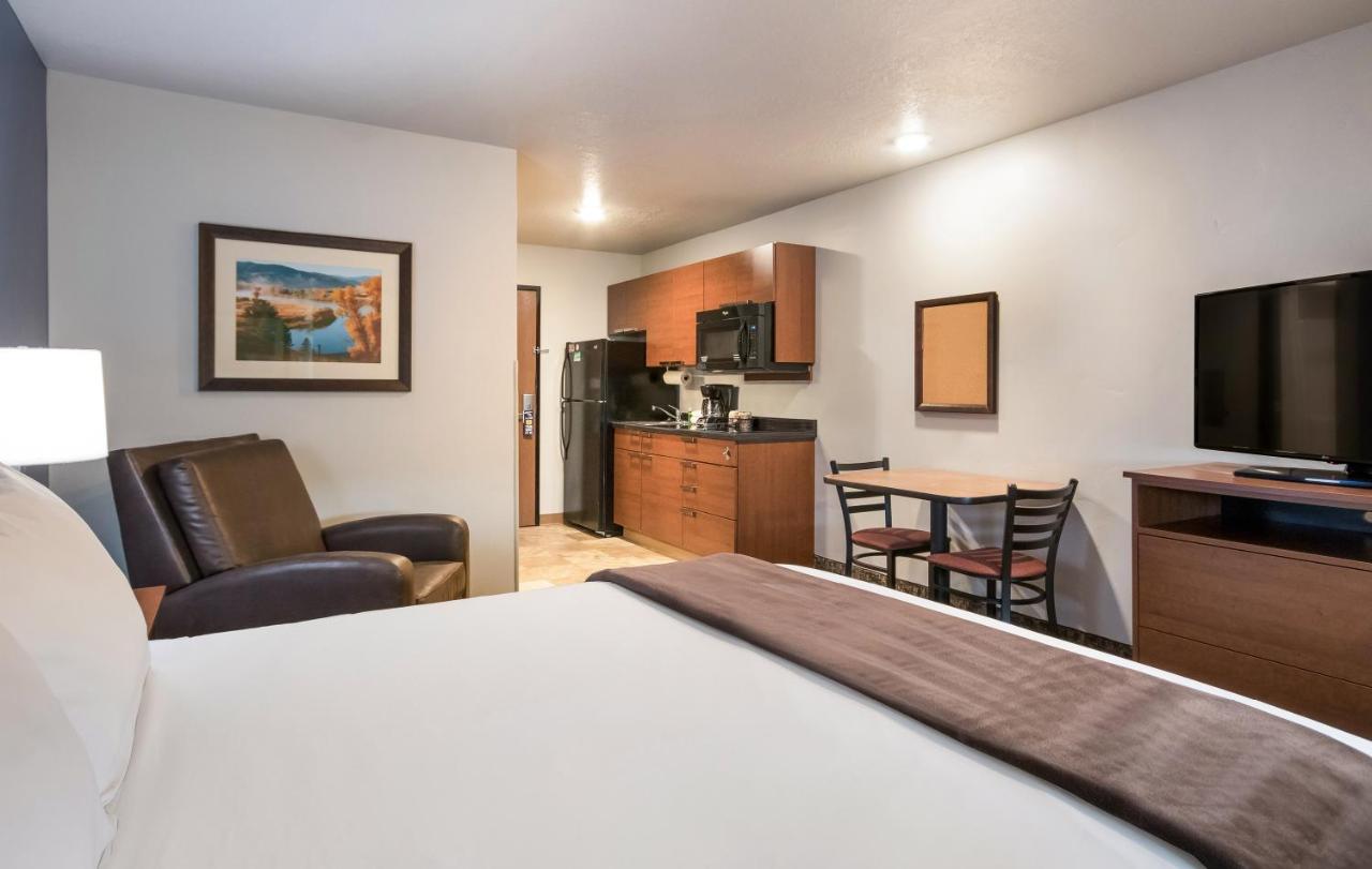 Single Queen Room at My Place Hotel - Bozeman, MT