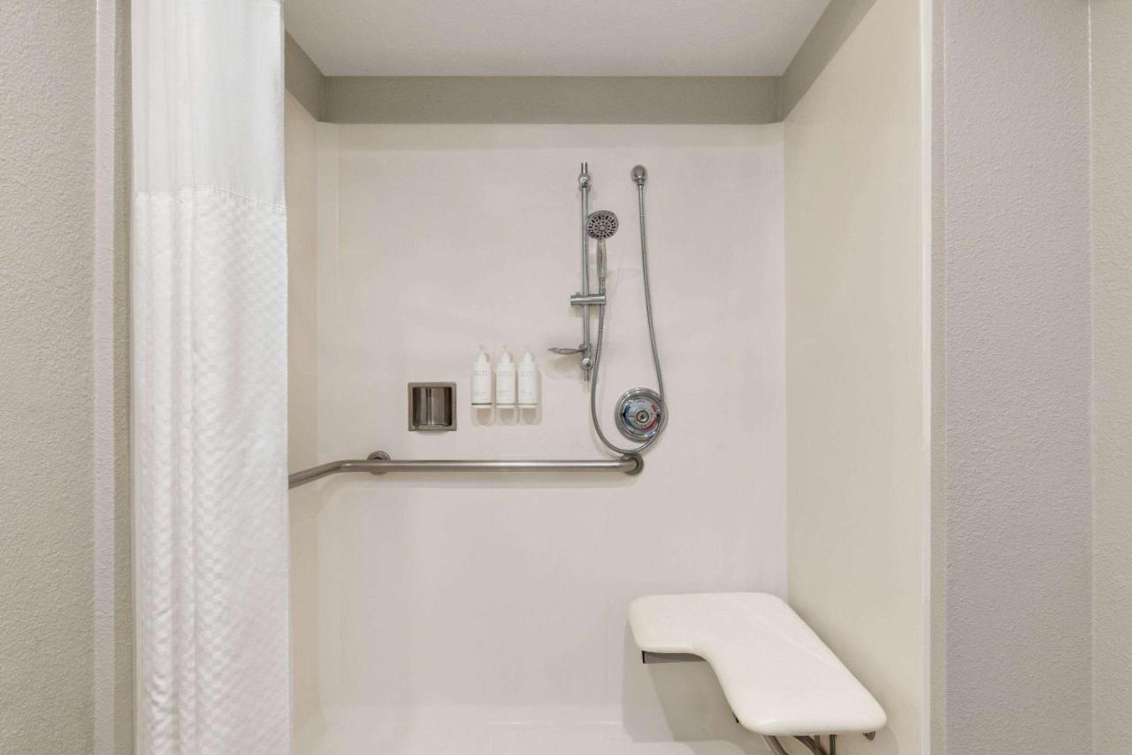 | Super 8 by Wyndham Eureka