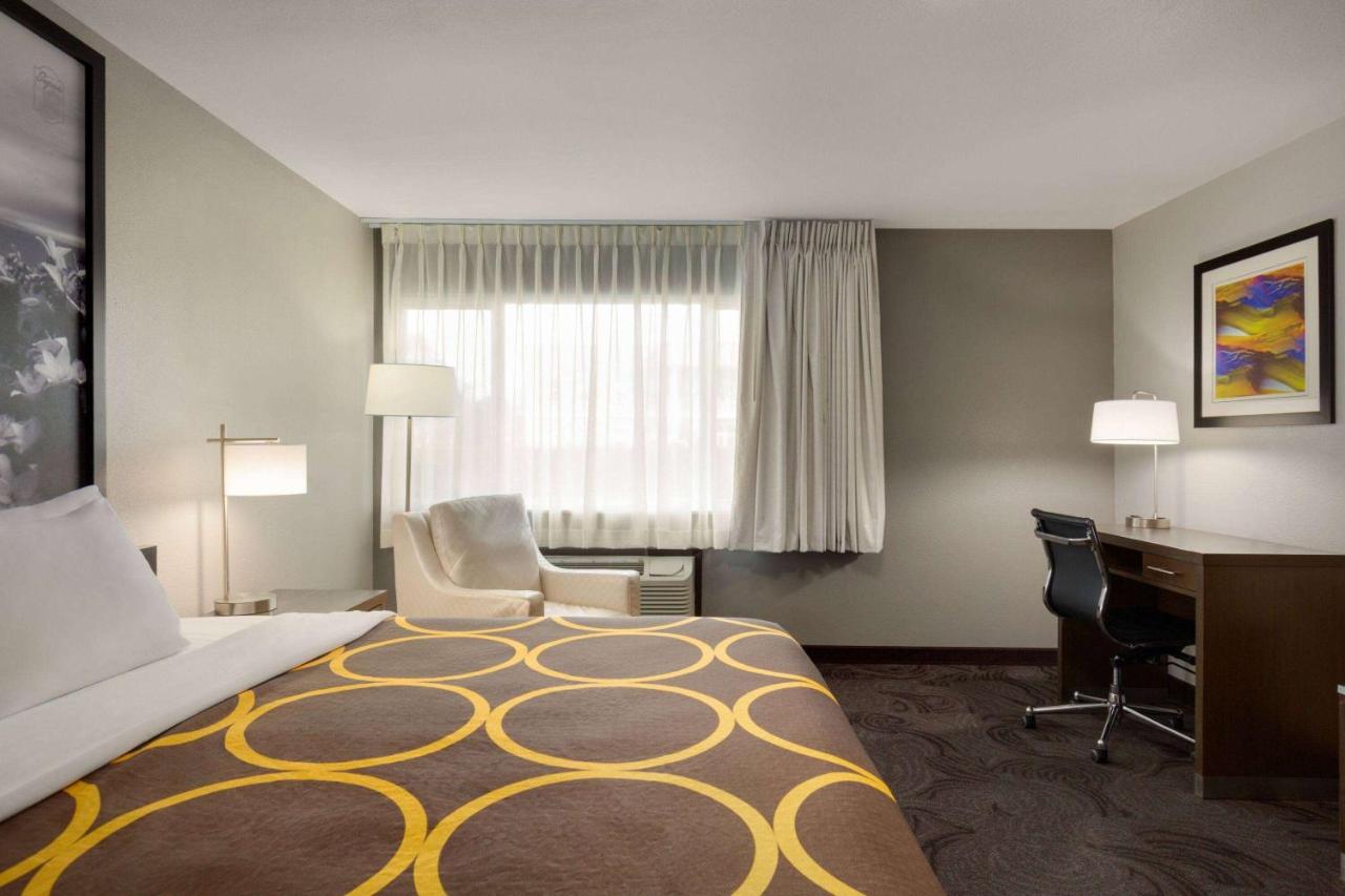 | Super 8 by Wyndham Eureka
