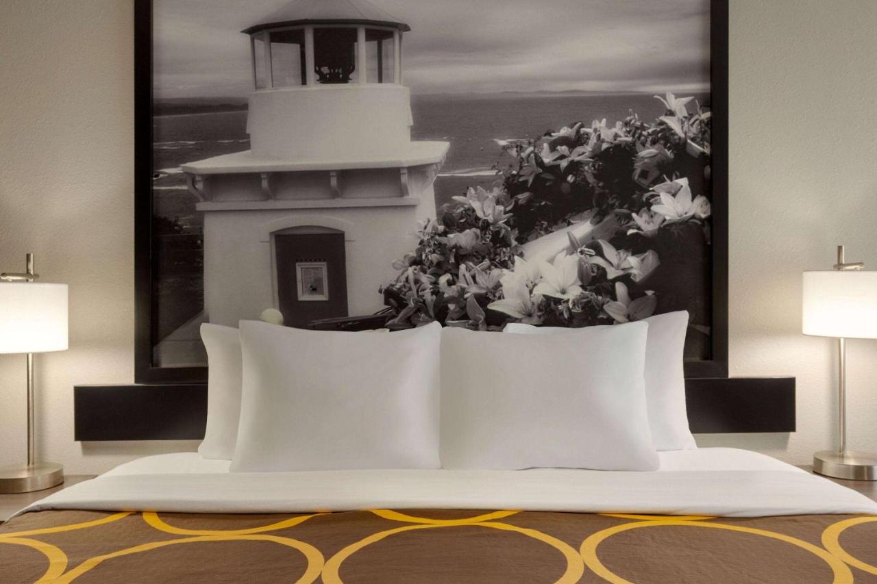 | Super 8 by Wyndham Eureka