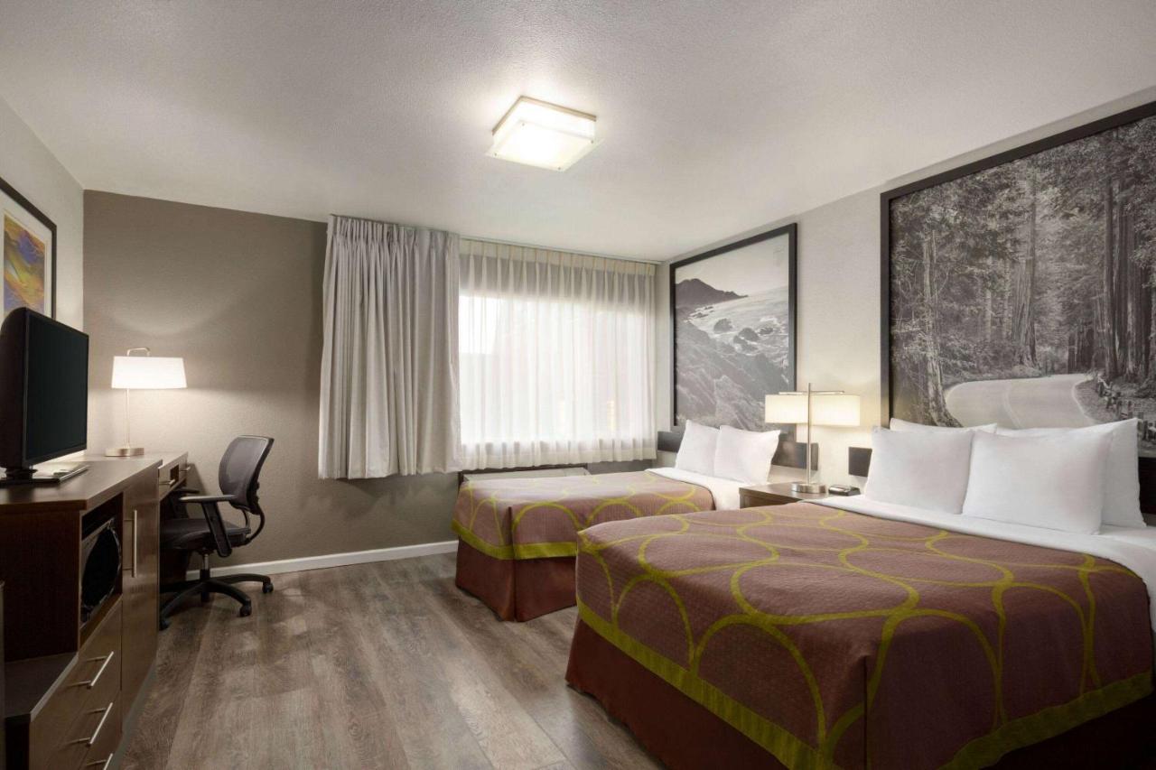 | Super 8 by Wyndham Eureka