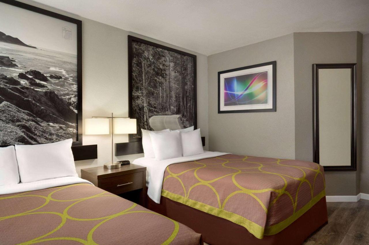 | Super 8 by Wyndham Eureka