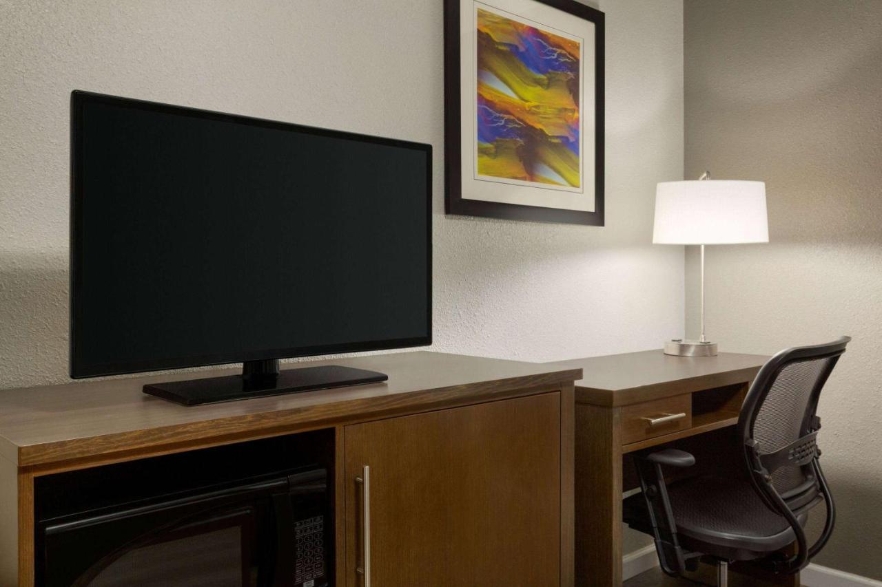 Room with One Double and One Single Bed - Mobility Access/Non-Smoking at Super 8 by Wyndham Eureka