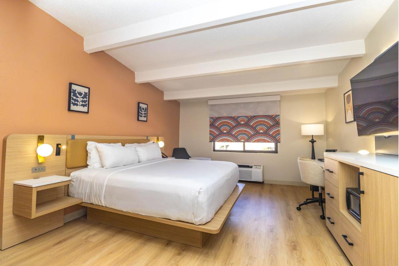 King Room - Non-Smoking at Ramada by Wyndham Davenport Orlando South