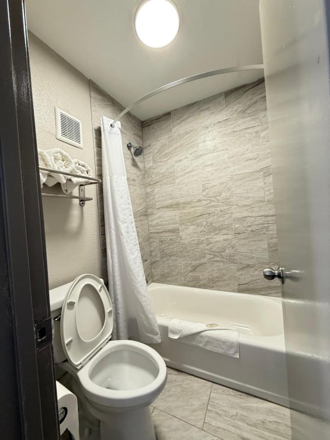 | Days Inn by Wyndham Shorter