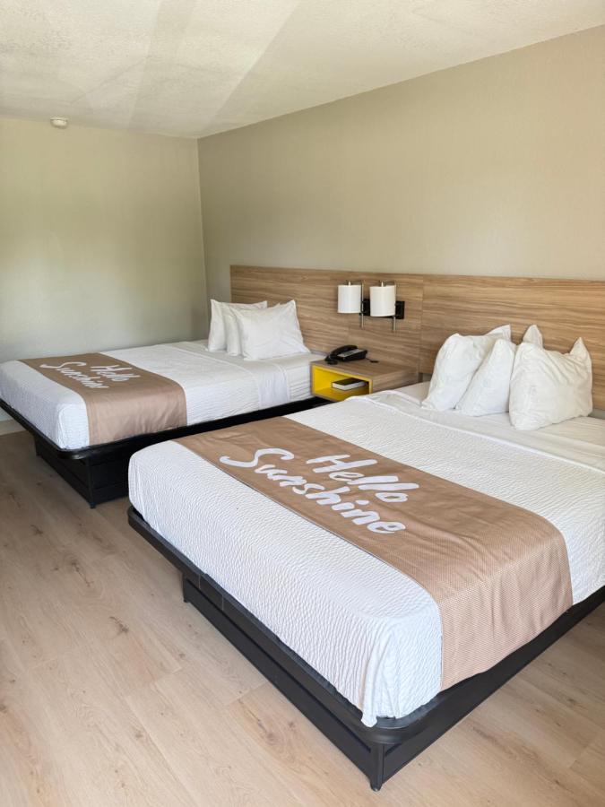 | Days Inn by Wyndham Shorter