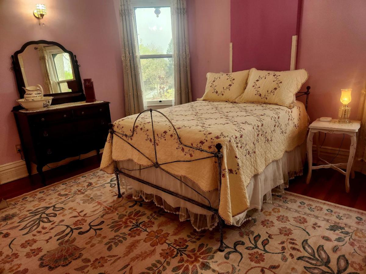 | Downen House Bed & Breakfast