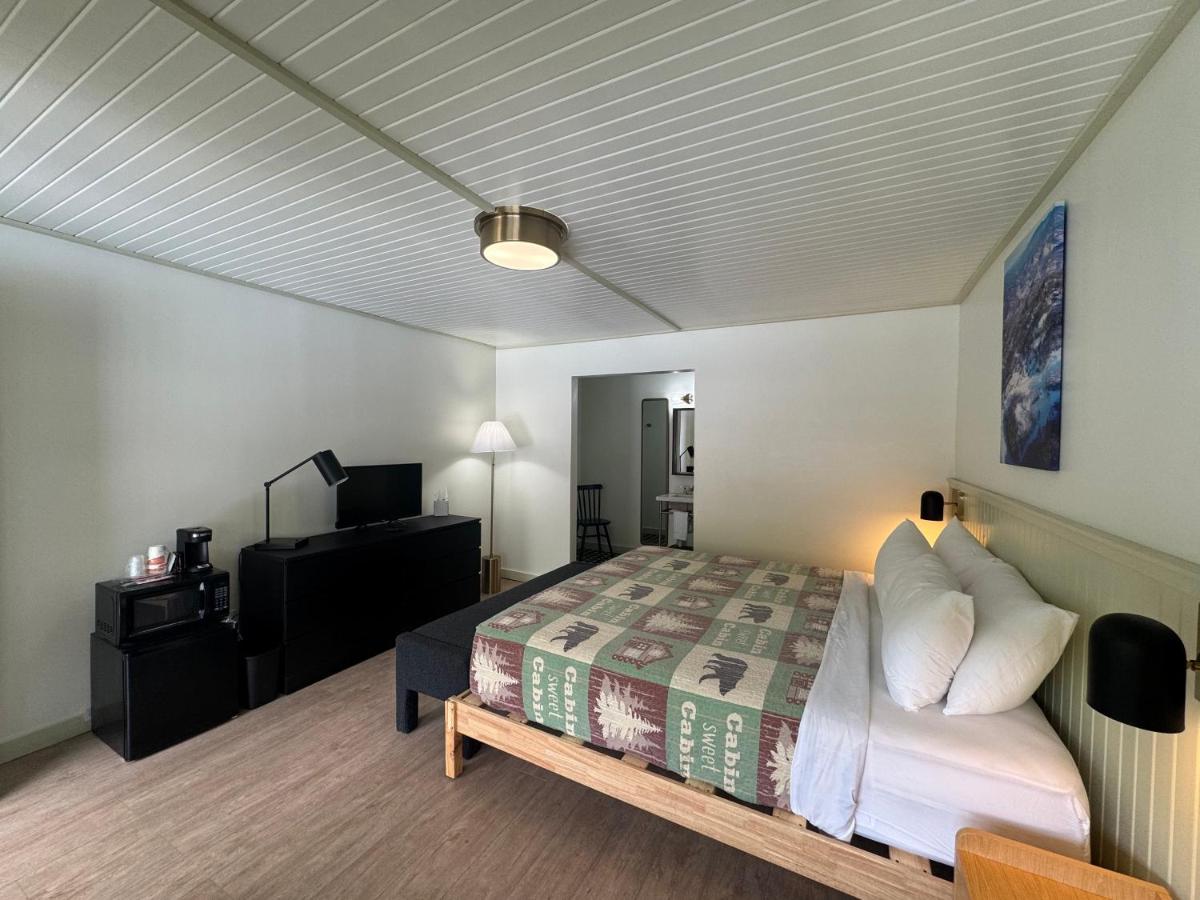 King Room at Ski Mountain Lodge