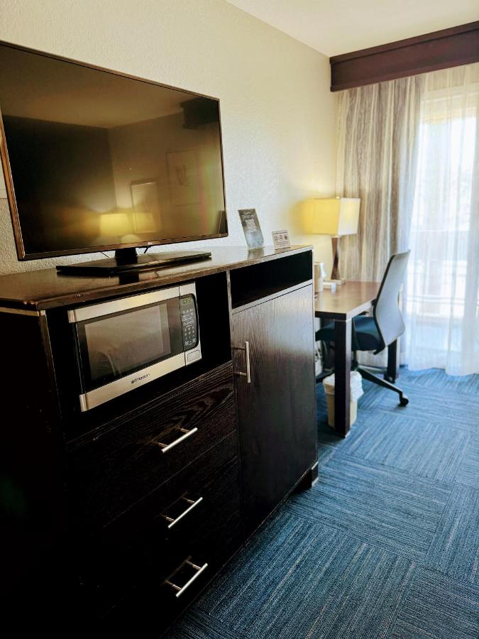 Deluxe King Room at The Pacific Inn