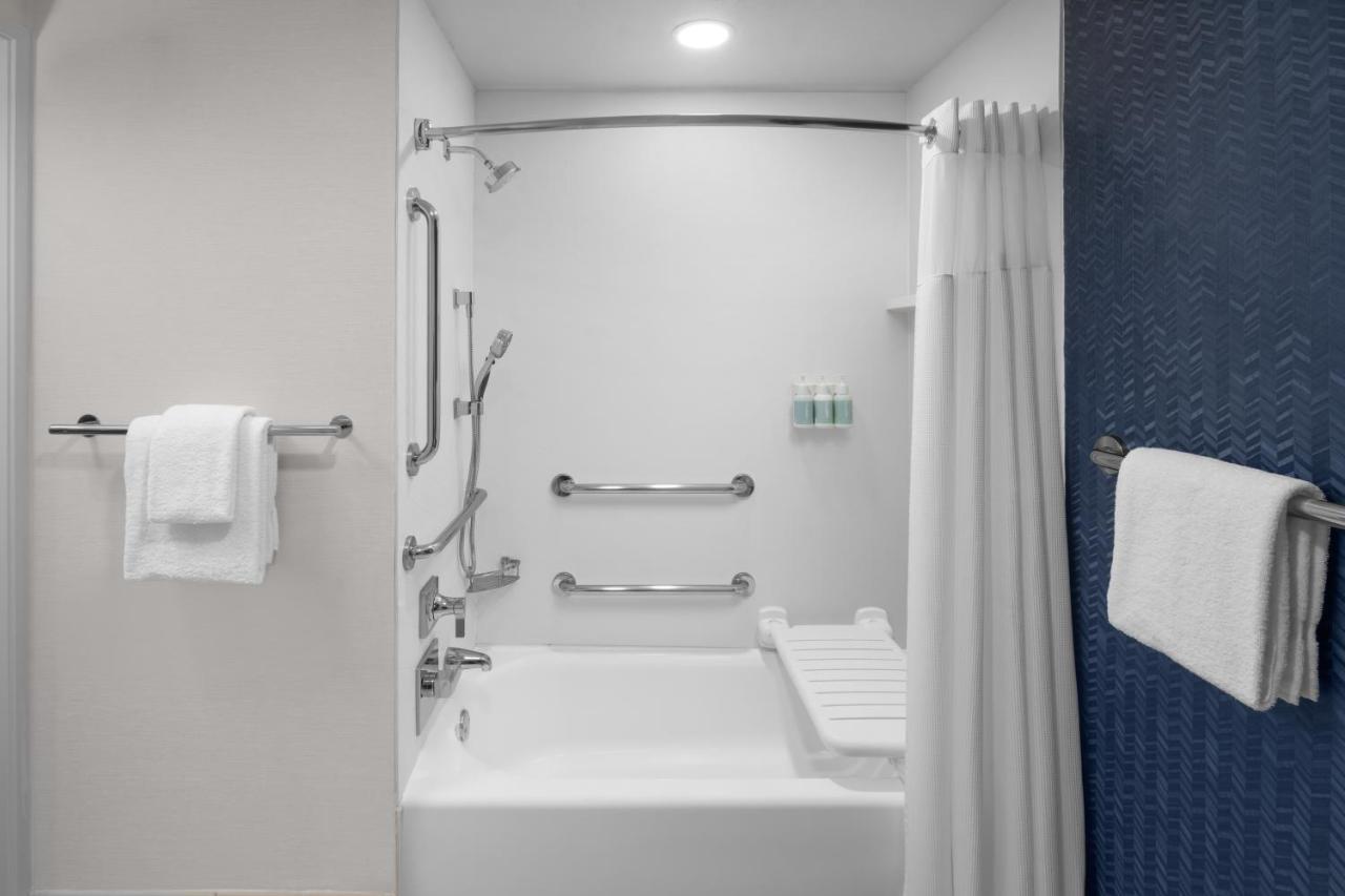 | Fairfield Inn by Marriott Santa Clarita Valencia