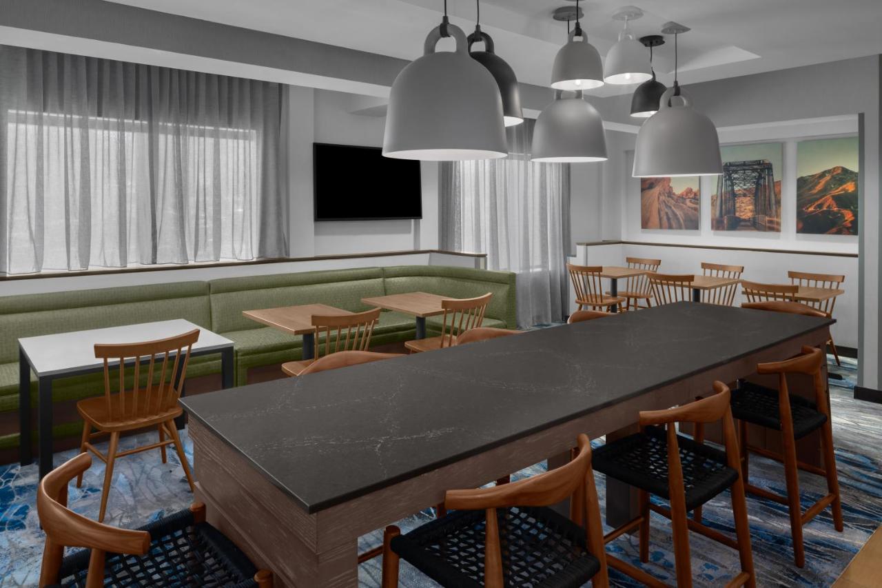 | Fairfield Inn by Marriott Santa Clarita Valencia