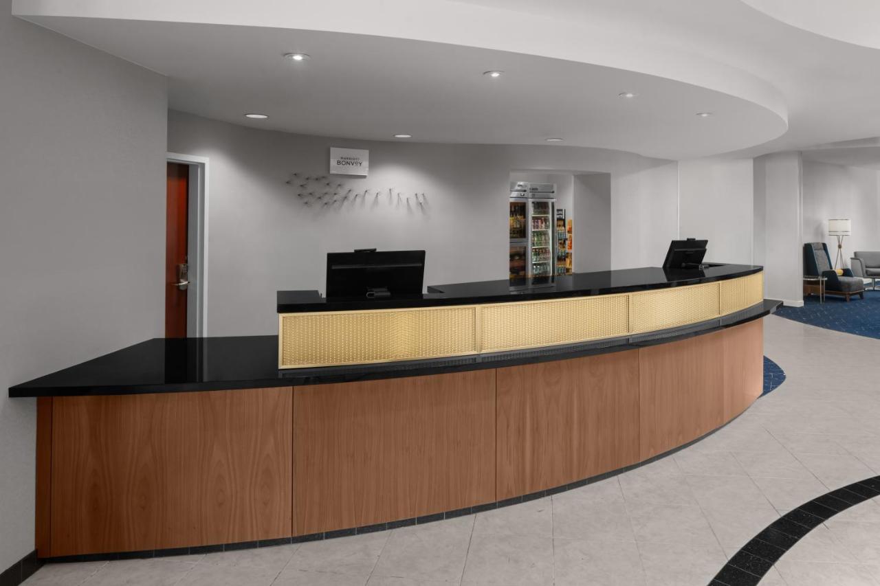 | Courtyard by Marriott Santa Clarita Valencia