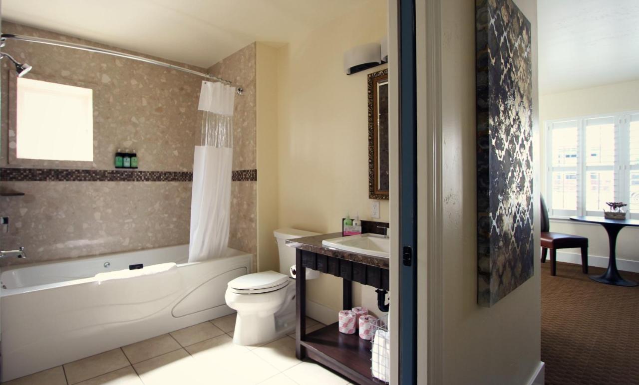 | Rest, a boutique hotel