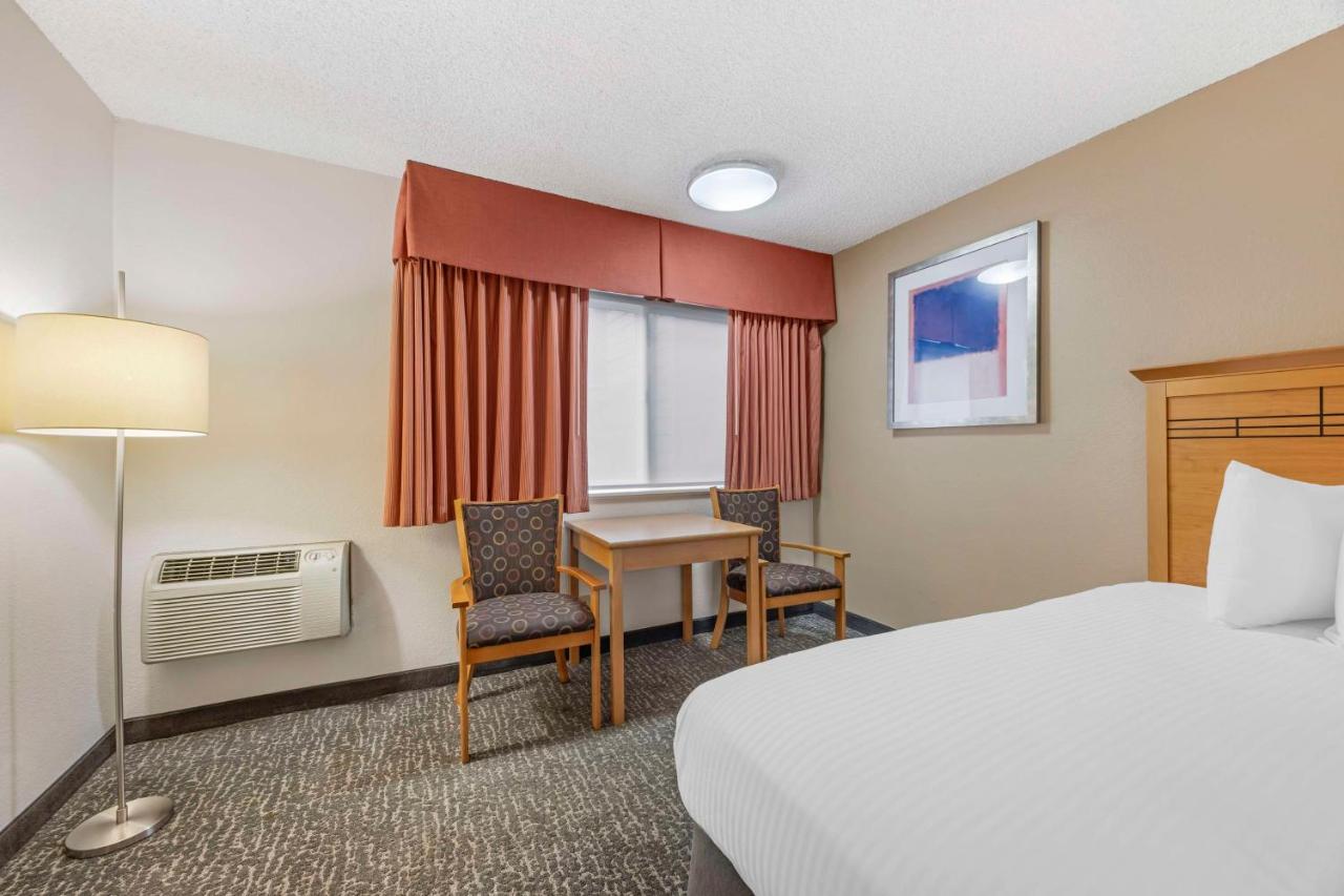 Queen Room with Two Queen Beds - Non-Smoking at Best Western Aladdin Inn