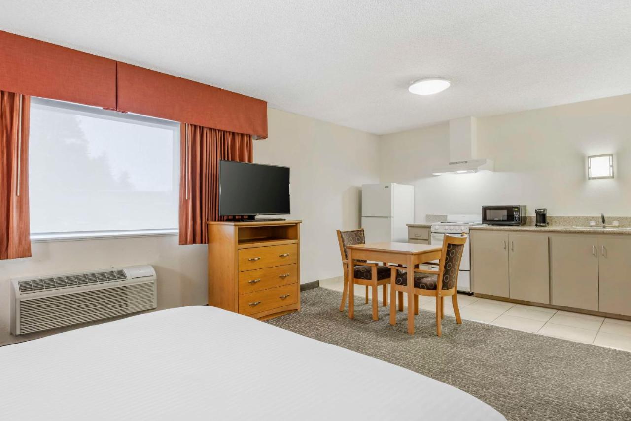 Queen Suite with Two Queen Beds - Non-Smoking at Best Western Aladdin Inn