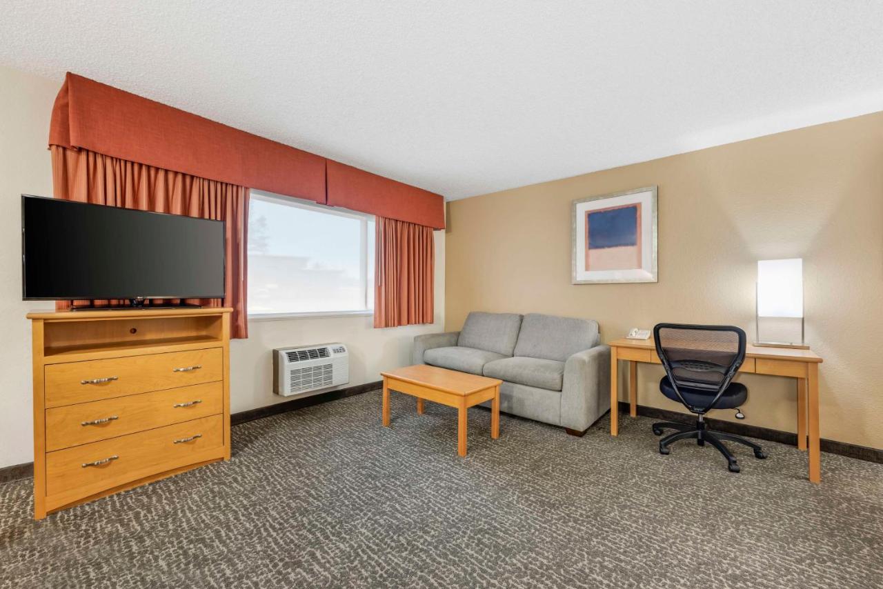 Queen Suite - Non-Smoking at Best Western Aladdin Inn