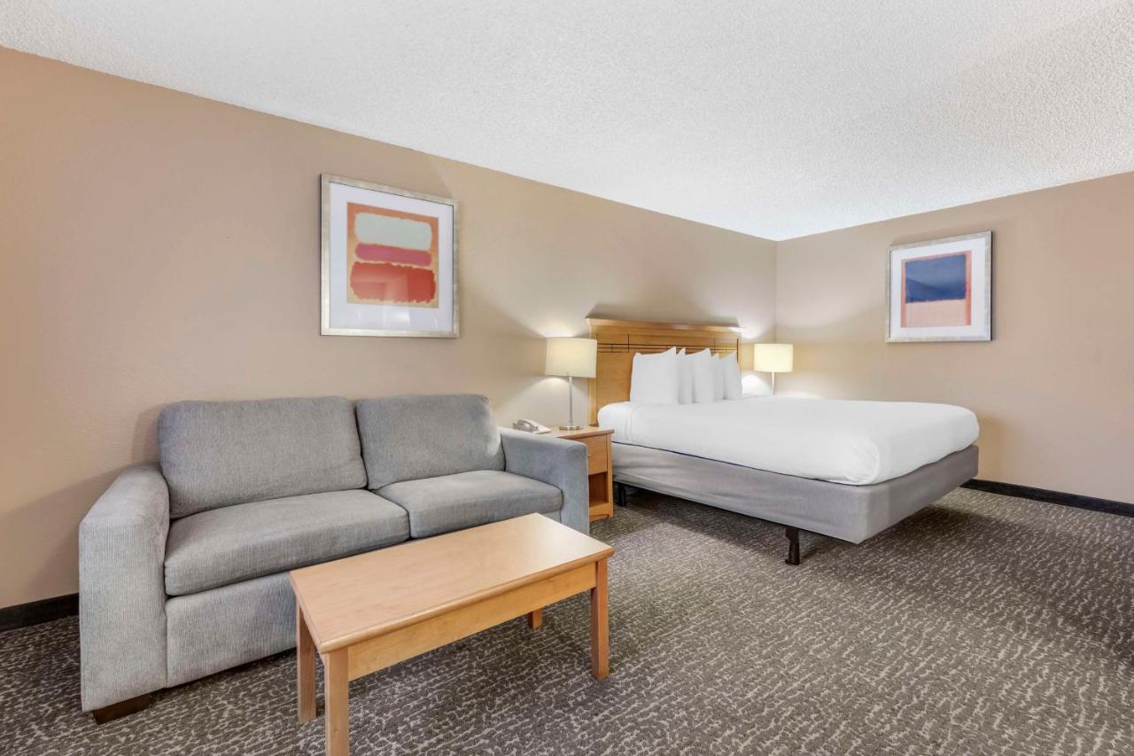 King Suite - Non-Smoking at Best Western Aladdin Inn