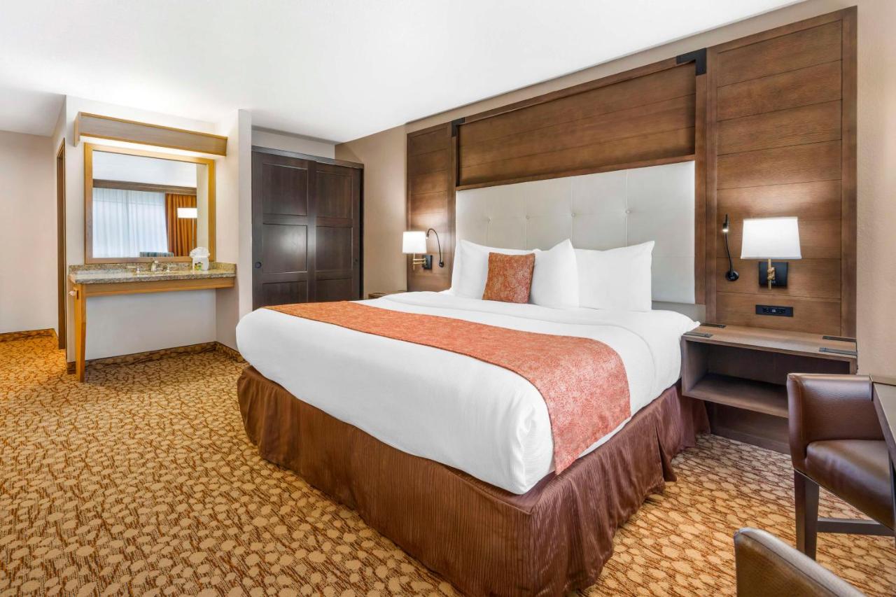 King Room with Walk-in Shower - Disability Access at Best Western Plus Mill Creek Inn