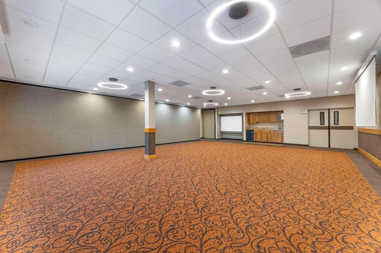 | Best Western Plus Mill Creek Inn