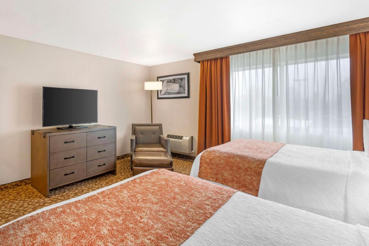 Queen Suite with Two Queen Beds - Non-Smoking at Best Western Plus Mill Creek Inn