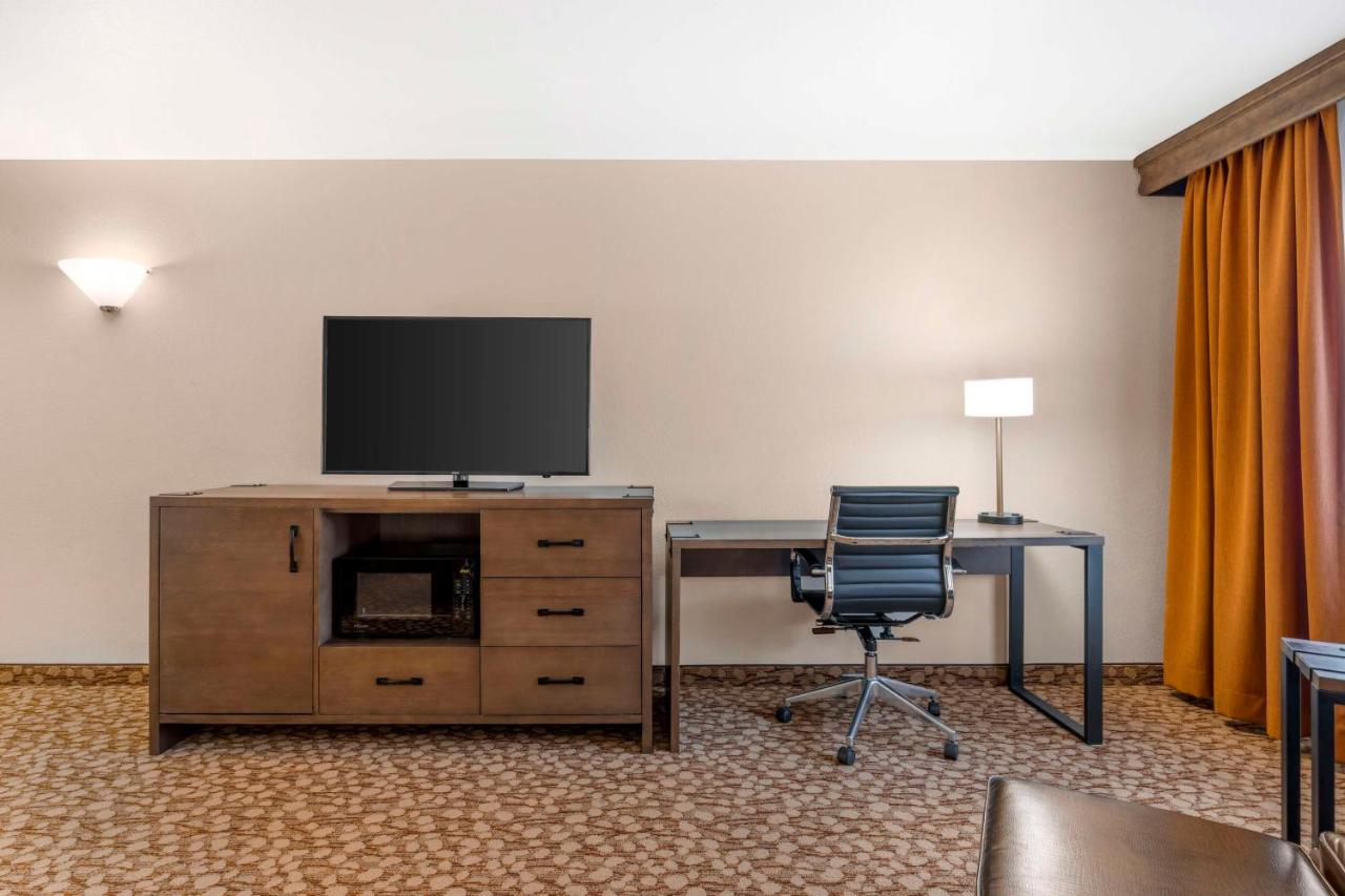 King Suite - Non-Smoking at Best Western Plus Mill Creek Inn