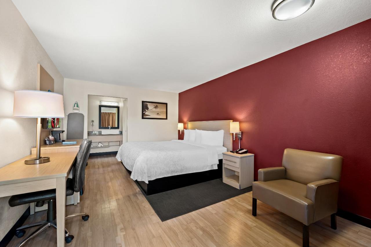 Superior King Room Poolside Smoke Free at Red Roof Inn PLUS+ & Suites Naples Downtown-5th Ave S