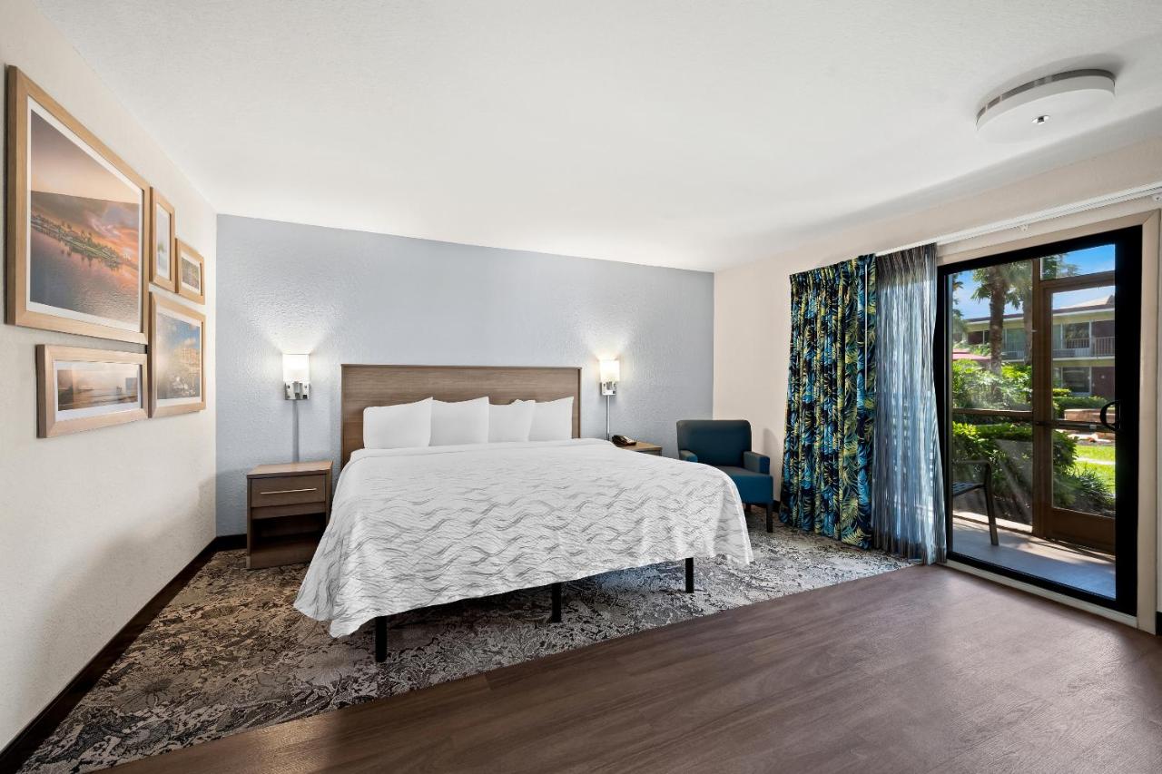 Suite King with Kitchen Poolside Smoke Free at Red Roof Inn PLUS+ & Suites Naples Downtown-5th Ave S