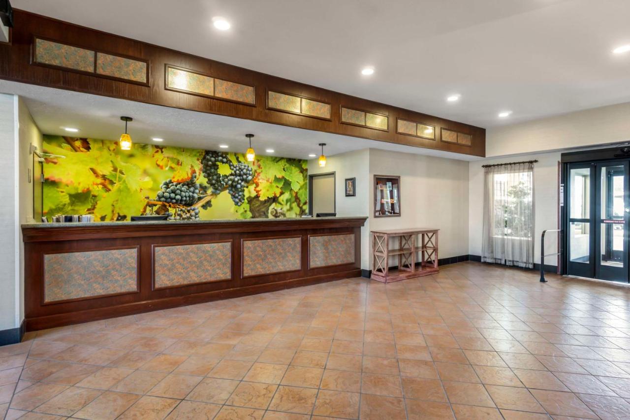  | Best Western Plus Grapevine Inn