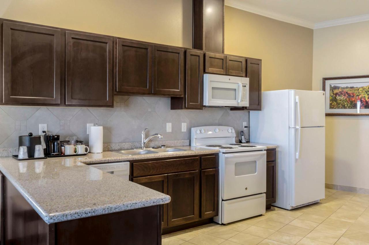  | Best Western Plus Grapevine Inn