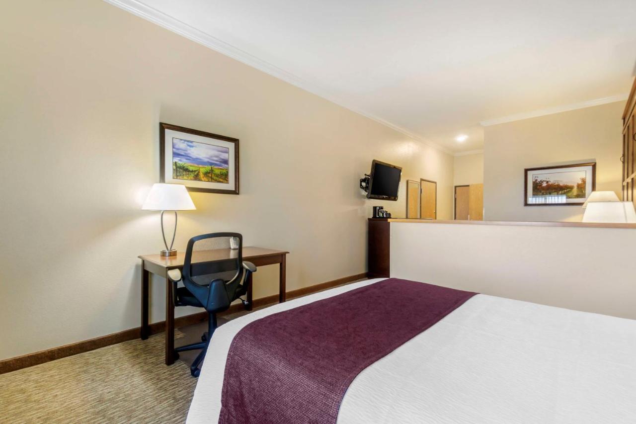  | Best Western Plus Grapevine Inn