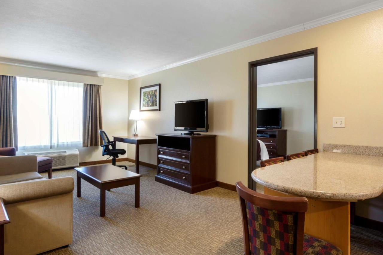 King Suite with Murphy Bed at Best Western Plus Grapevine Inn