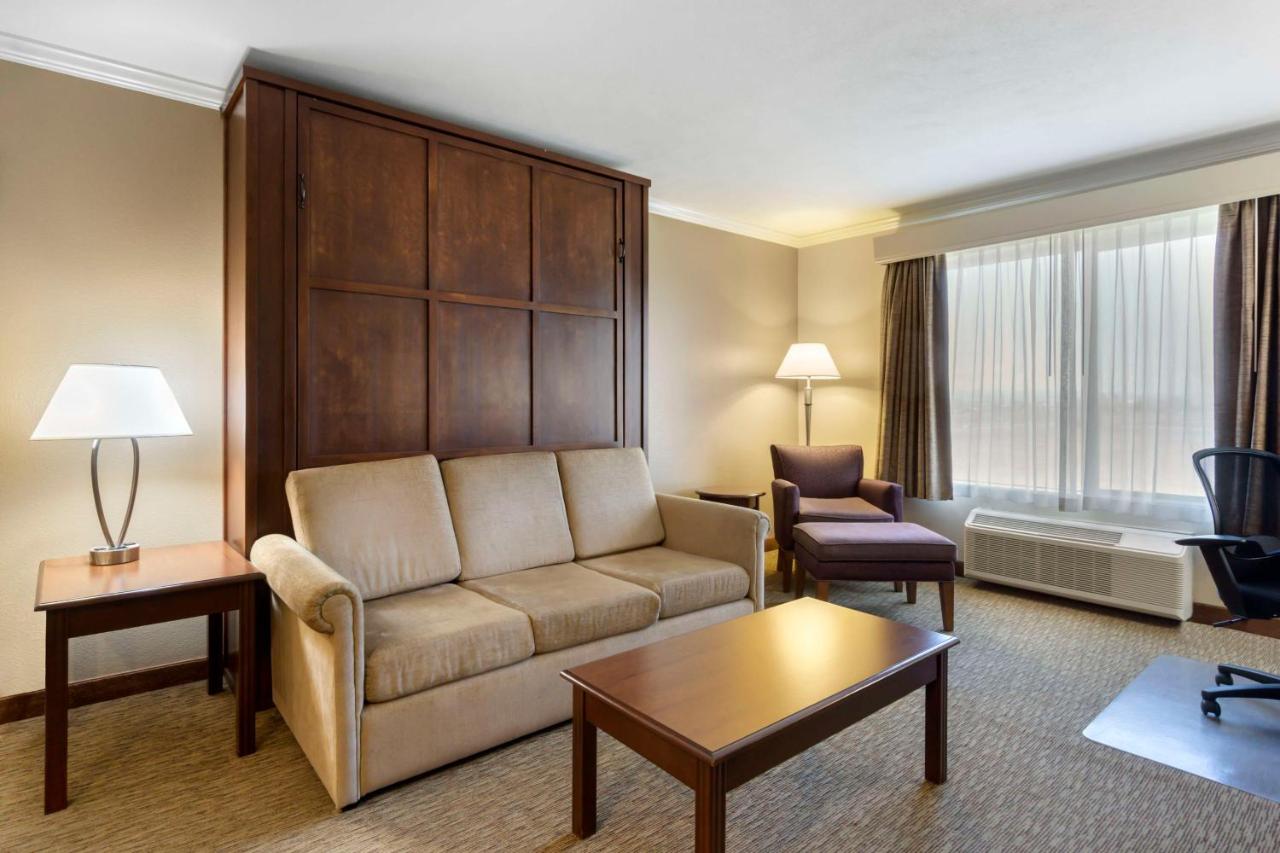  | Best Western Plus Grapevine Inn