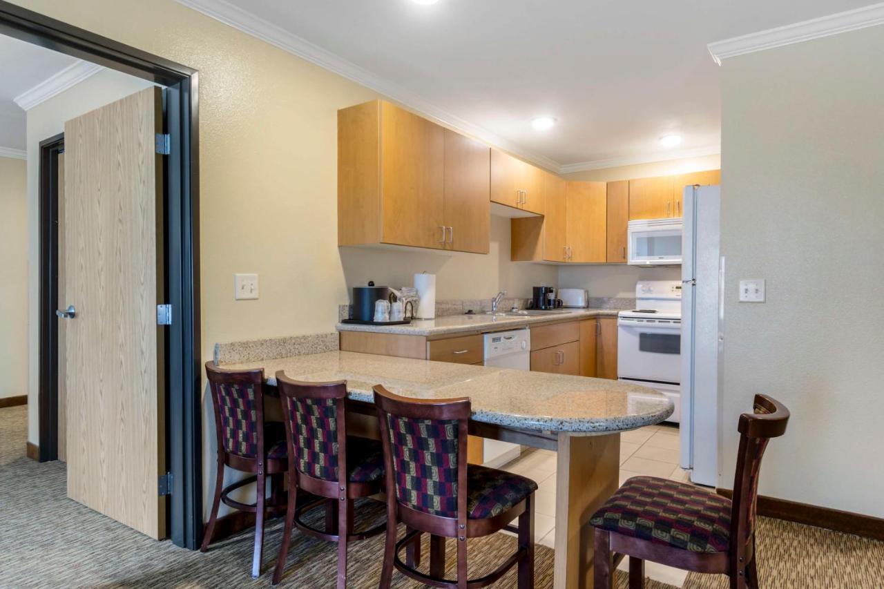  | Best Western Plus Grapevine Inn