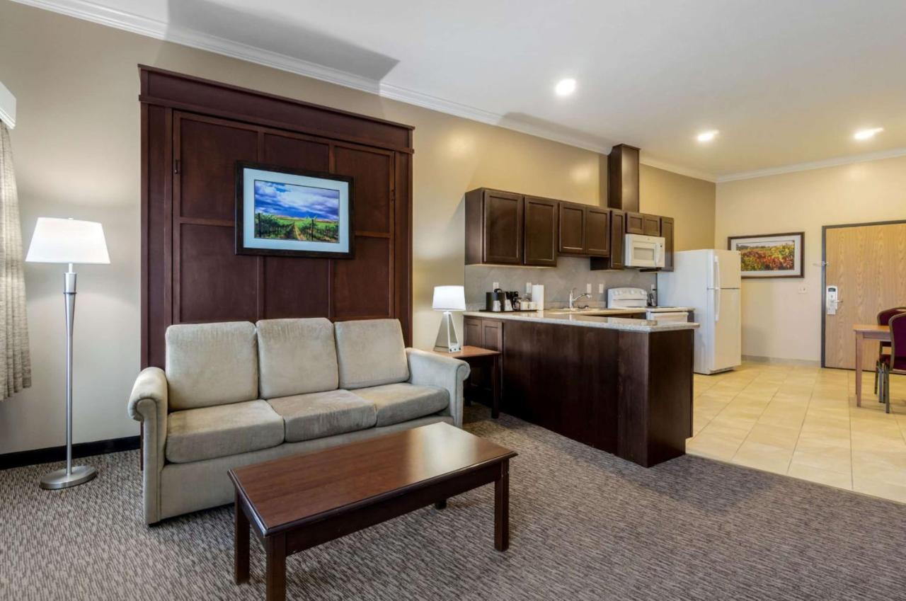  | Best Western Plus Grapevine Inn