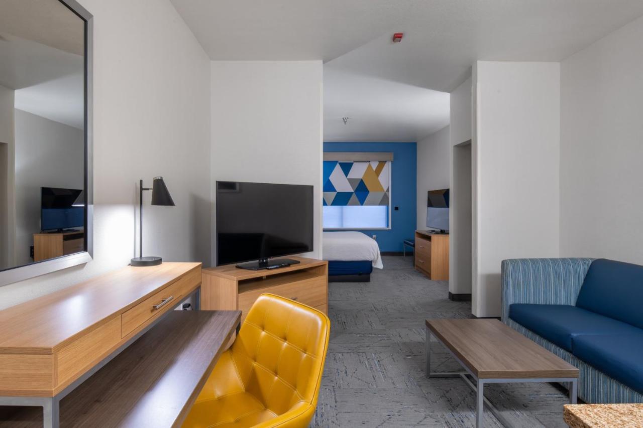 | Holiday Inn Express Hotel & Suites Henderson, an IHG Hotel
