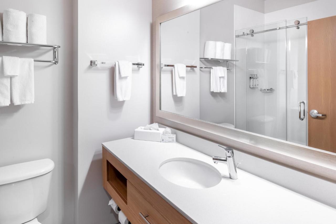 | Holiday Inn Express Hotel & Suites Henderson, an IHG Hotel