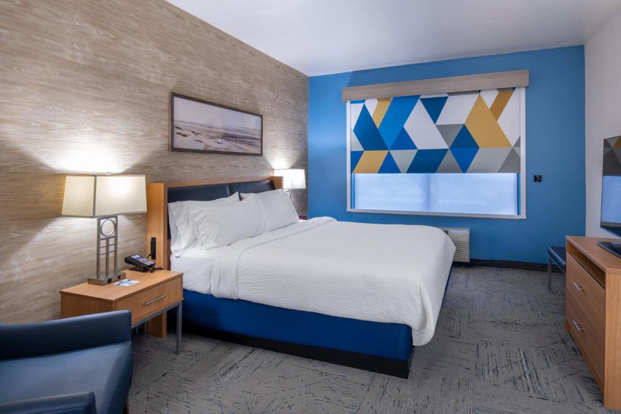| Holiday Inn Express Hotel & Suites Henderson, an IHG Hotel