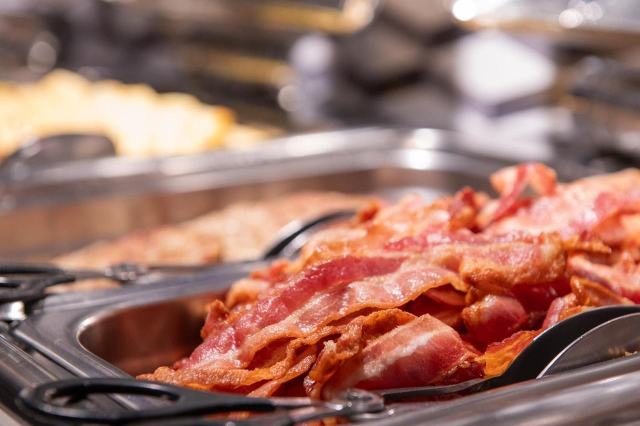 | Holiday Inn Express Hotel & Suites Henderson, an IHG Hotel