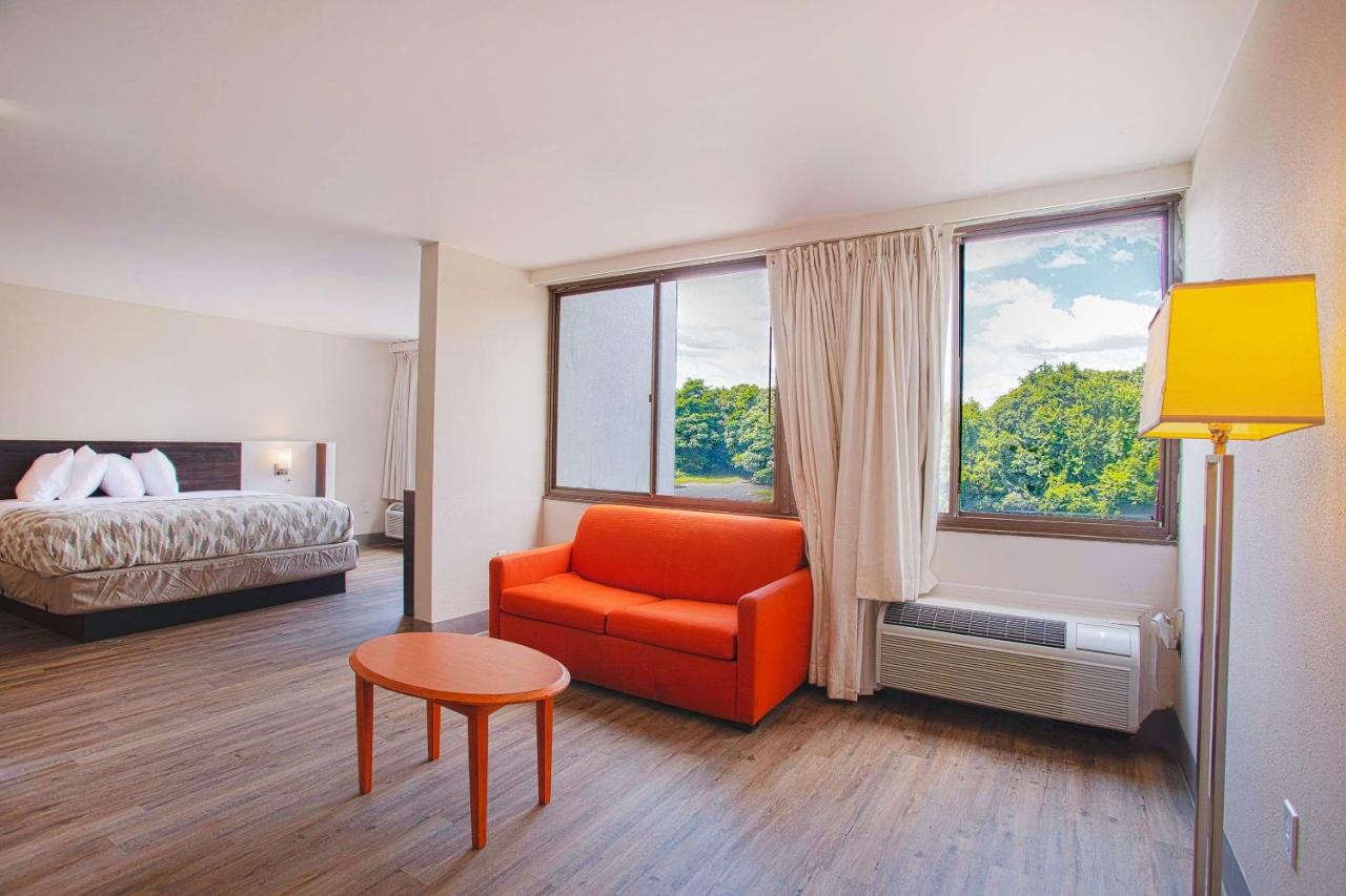 | Ramada by Wyndham Winston-Salem