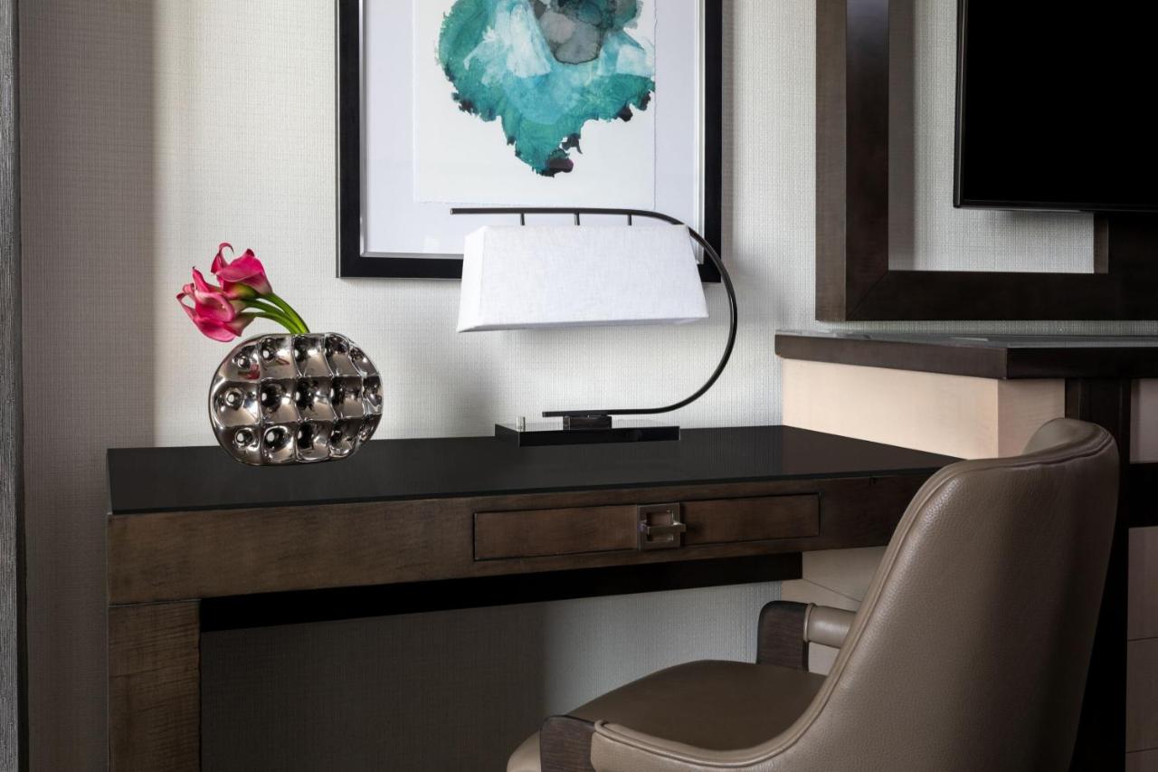 Corner, Larger Guest room, 1 King at The Ritz-Carlton, Atlanta