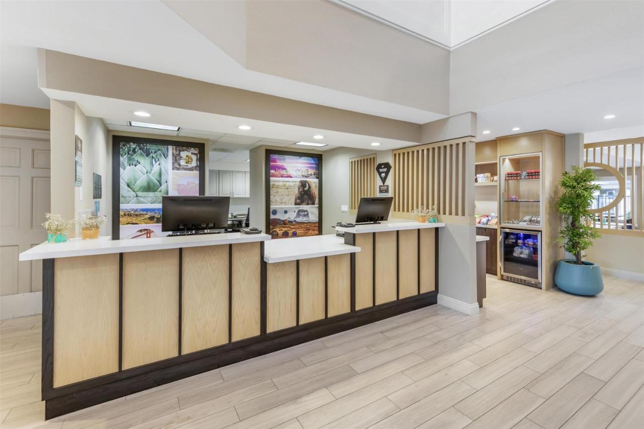 | Sonesta ES Suites Chatsworth