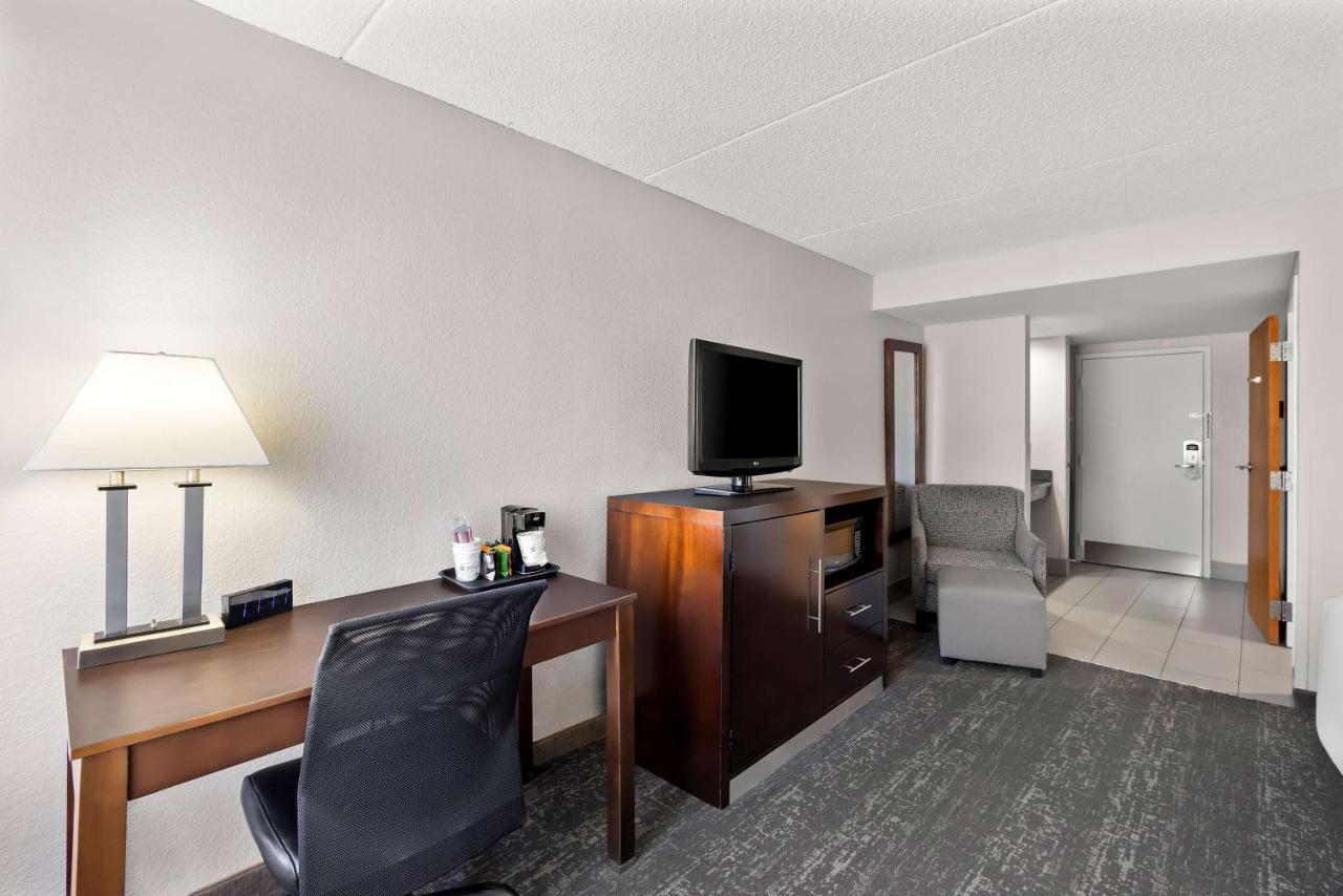 Double Room with Two Double Beds - Non-Smoking at Best Western Luxbury Inn Fort Wayne
