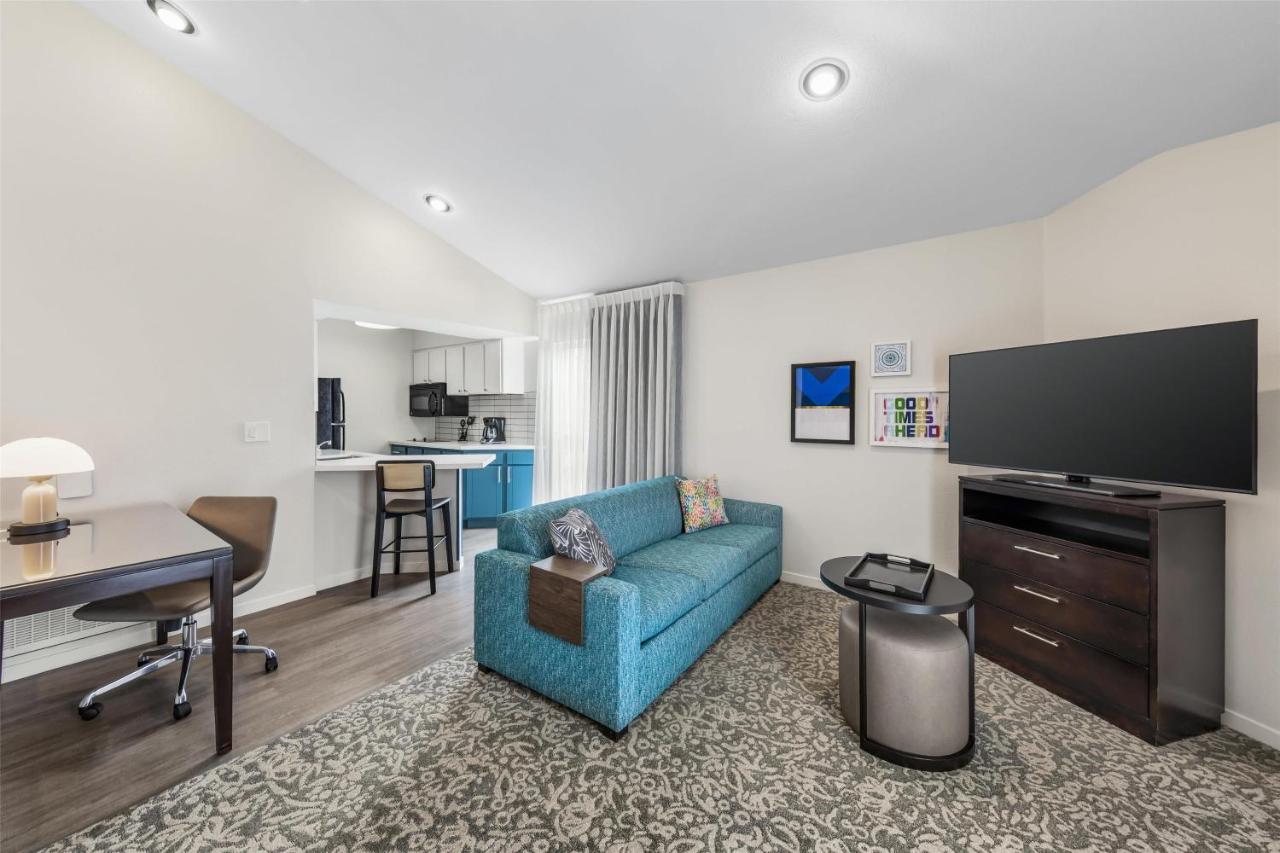 | Sonesta ES Suites Chatsworth