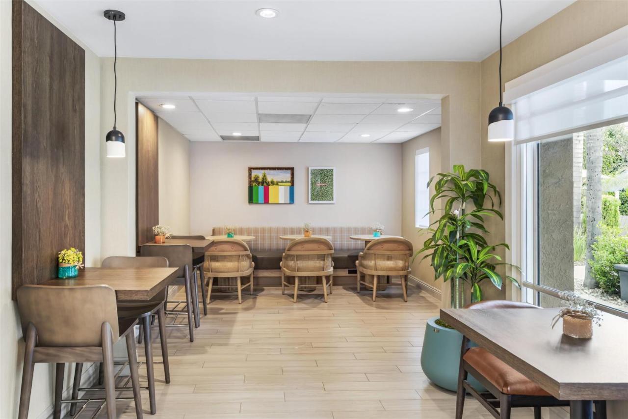 | Sonesta ES Suites Chatsworth