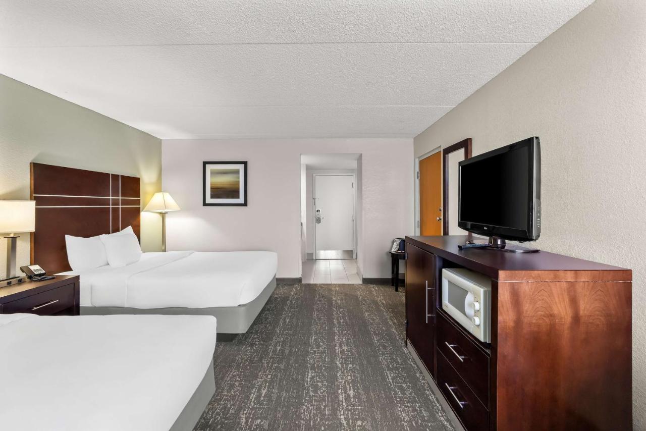 Queen Room with Two Queen Beds - Non-Smoking at Best Western Luxbury Inn Fort Wayne