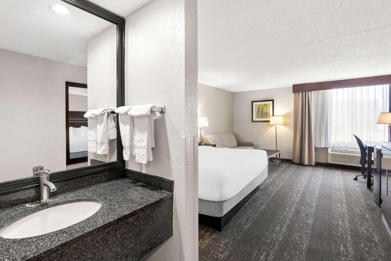 | Best Western Luxbury Inn Fort Wayne