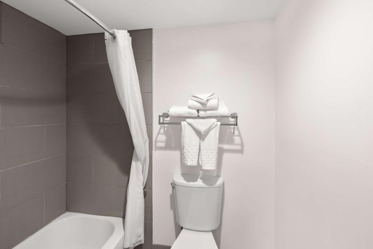 | Best Western Luxbury Inn Fort Wayne