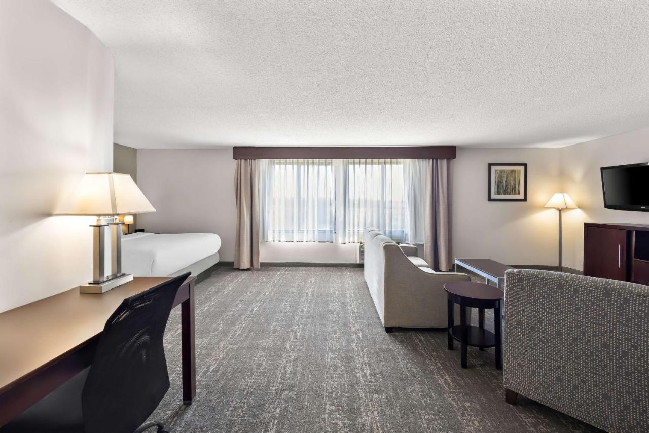 King Room - Non-Smoking at Best Western Luxbury Inn Fort Wayne